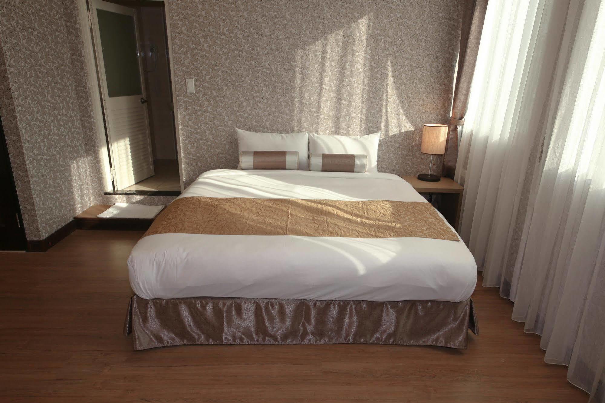 Finders Hotel Hualien Wen Hua Esterno foto